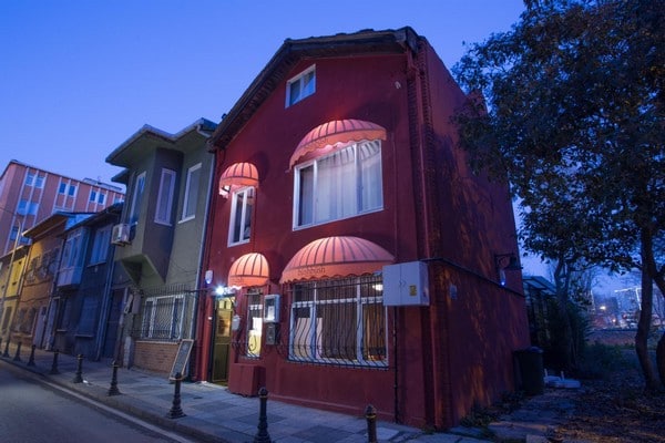 Kadıköy Hasanpaşa Alkol Ruhsatlı Bahçeli müstakil 3 katlı Restourant / Cafe / Bar